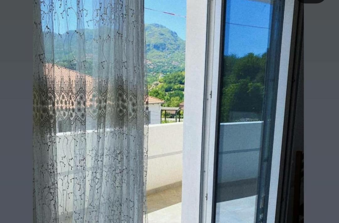 Bar-Restaurant-Hotel-Familja Klos Kültér fotó