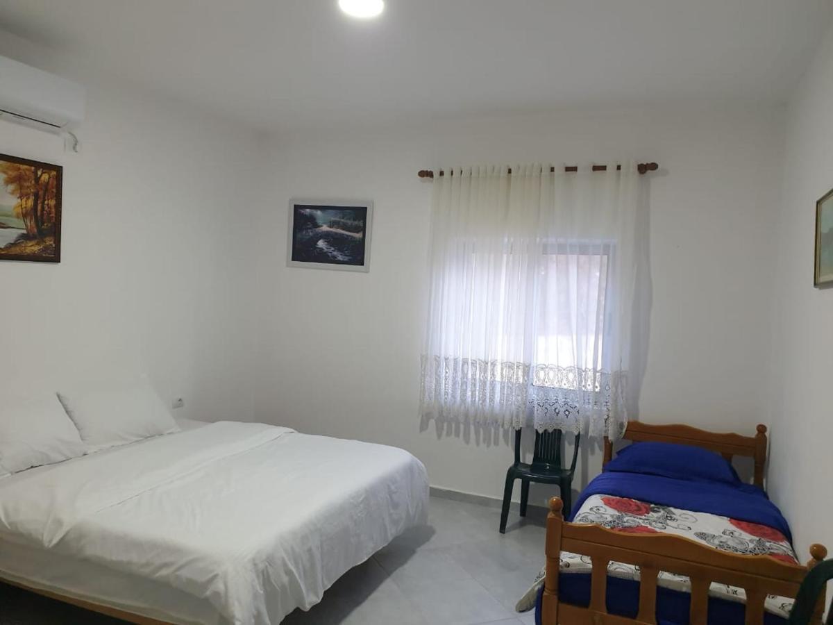 Bar-Restaurant-Hotel-Familja Klos Kültér fotó